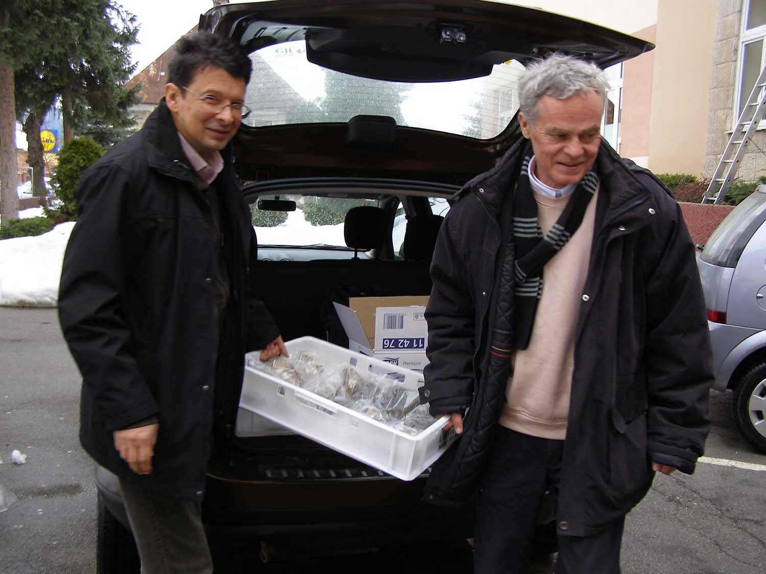 Počeo je „naporan“ rad unošenja uzoraka u školu od kolega Mirka Belaka i Tonćija Grgasovića