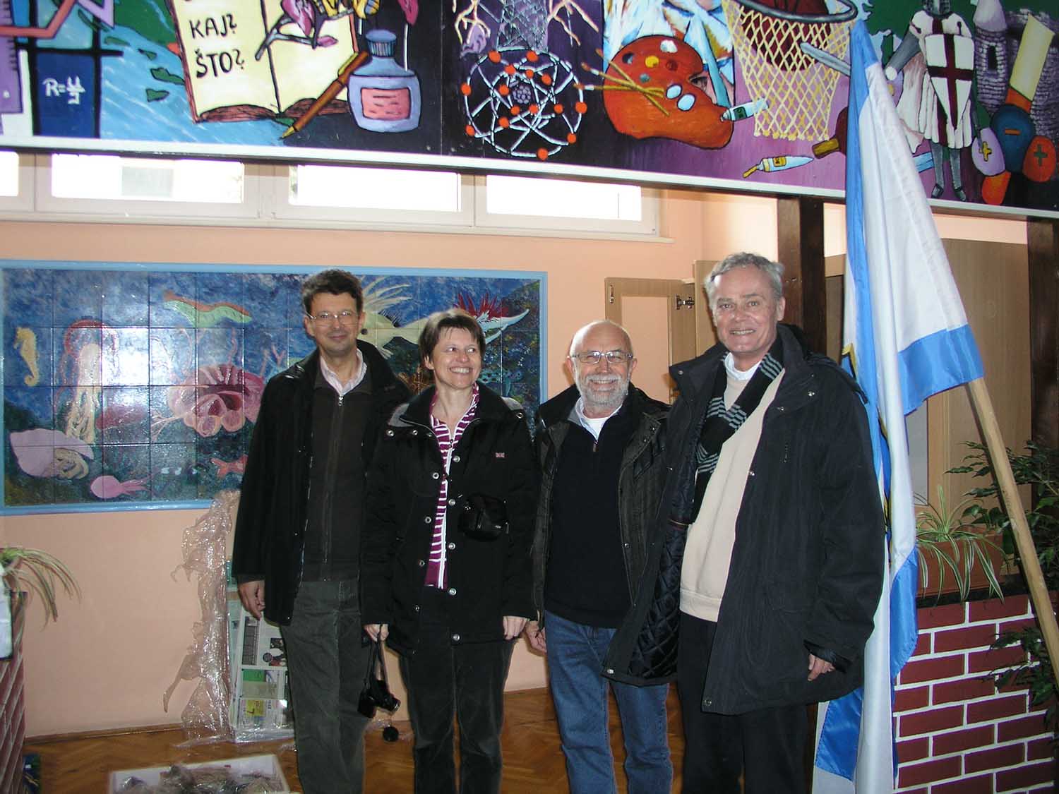 Čitava ekipa HGI-a se s veseljem priprema za postavljanje zbirke.