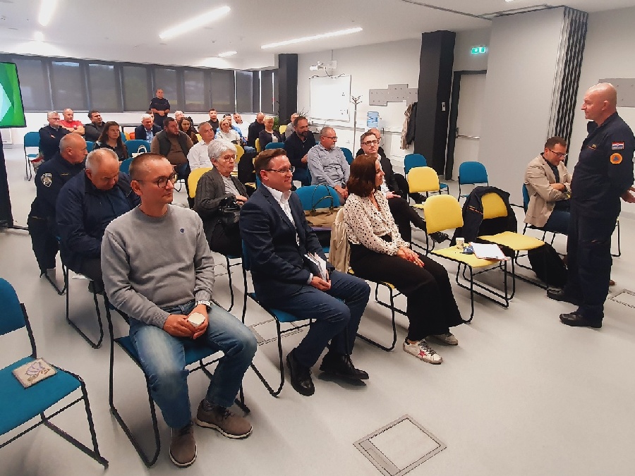 2025-10-27-CZ-Radionica-Krapina-HGI-web-03 demonstracija modeliranja površine korištenjem SKUA-GOCAD softwarea