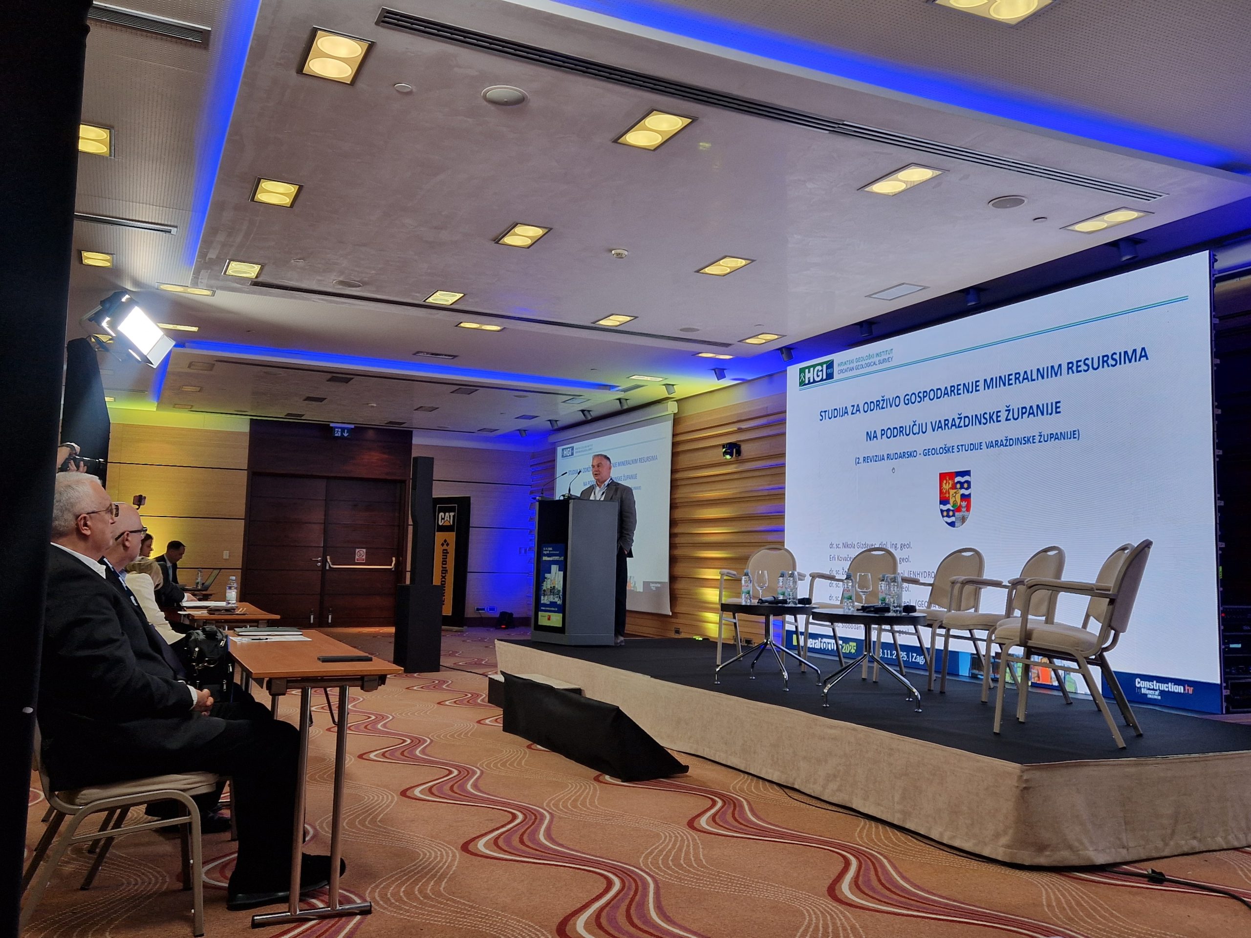 Dr. sc. Slobodan Miko tijekom izlaganja na skupu Mineral Forum 2025. Dr. sc. Slobodan Miko tijekom izlaganja na skupu Mineral Forum 2025.